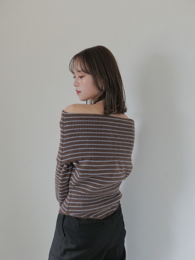 border off shoulder knit