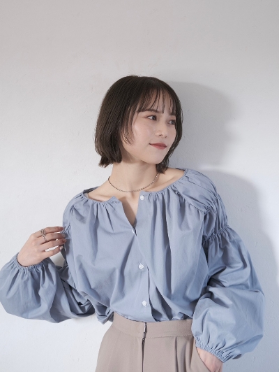 gather shoulder blouse